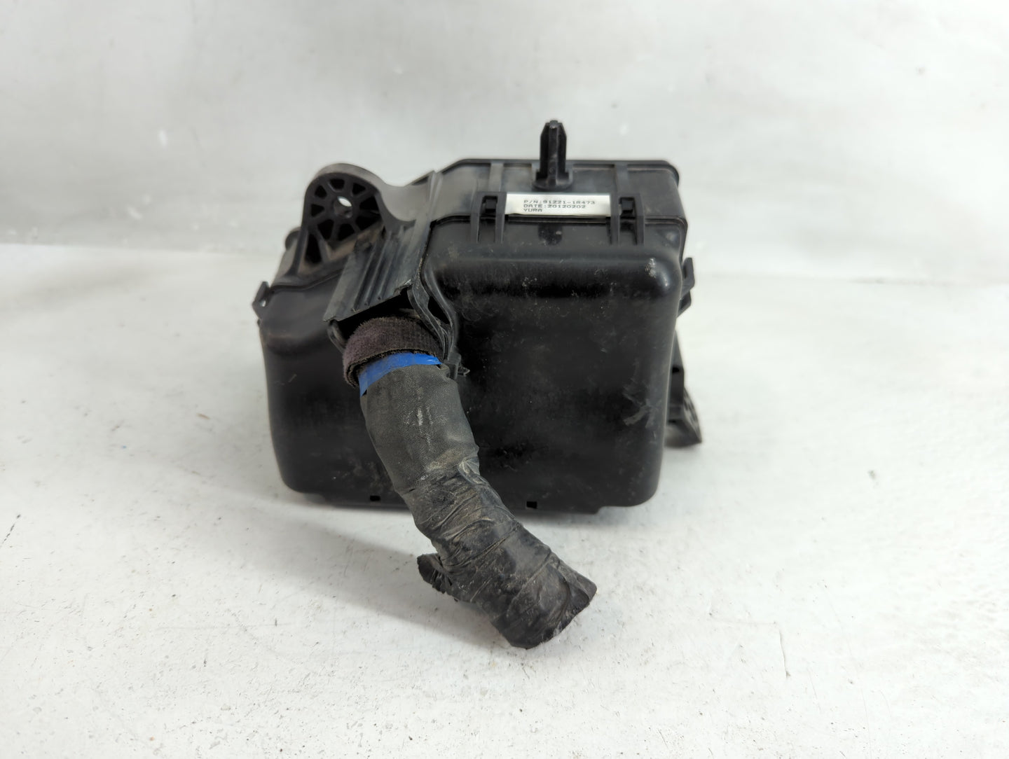 2012-2013 Hyundai Accent Fusebox Fuse Box Panel Relay Module P/N:912211R472 Fits Fits 2012 2013 OEM Used Auto Parts - Oemuse