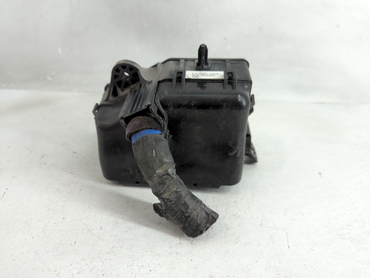 2012-2013 Hyundai Accent Fusebox Fuse Box Panel Relay Module P/N:912211R472 Fits Fits 2012 2013 OEM Used Auto Parts - Oemuse