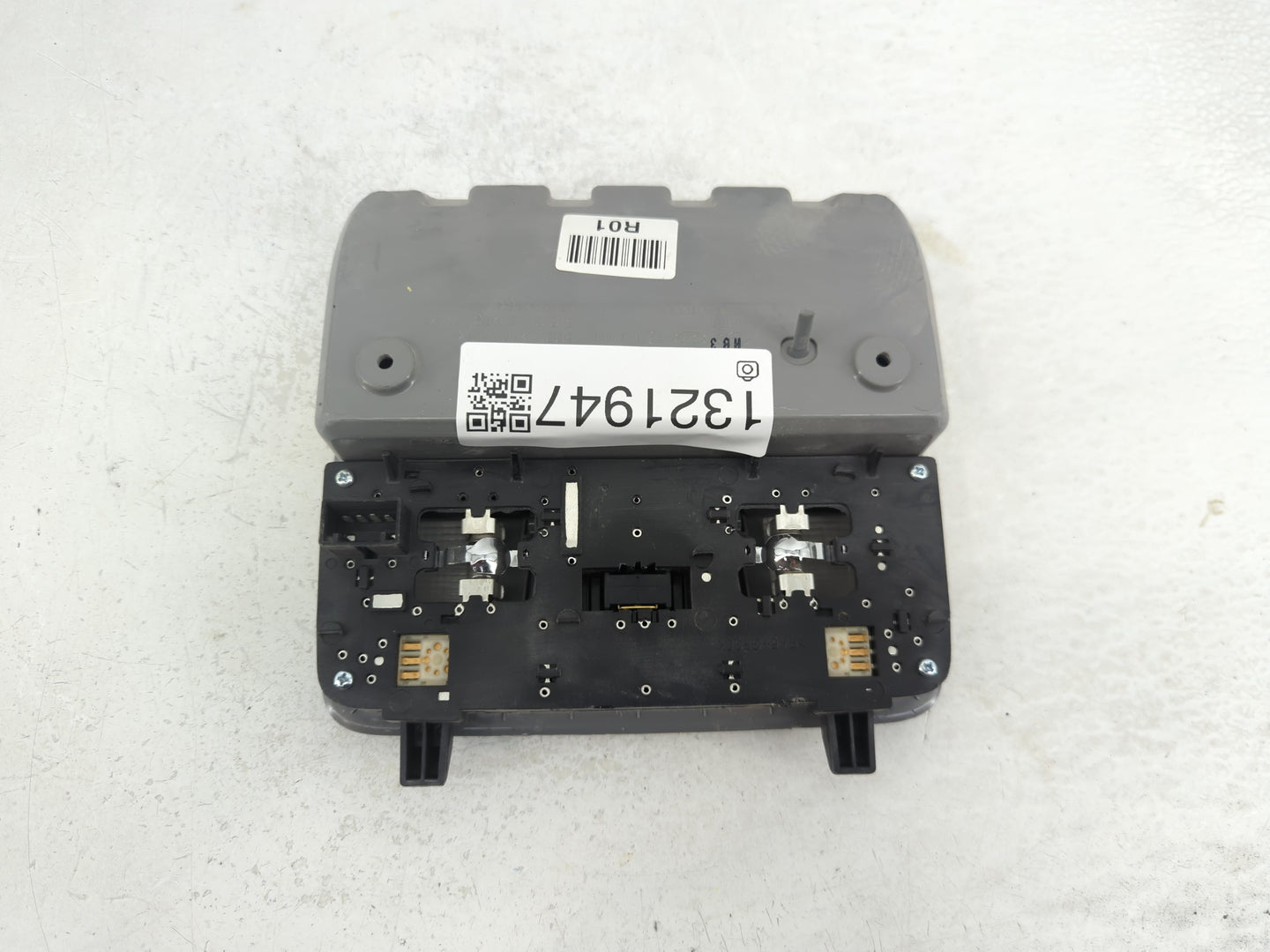 2012-2017 Hyundai Accent Overhead Roof Console 1321947 - Oemusedautoparts1.com