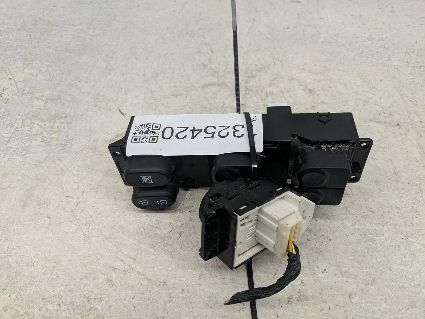 2012-2017 Hyundai Accent Master Power Window Switch Replacement Driver Side Left P/N:93570-1R110 Fits OEM Used Auto Parts - 