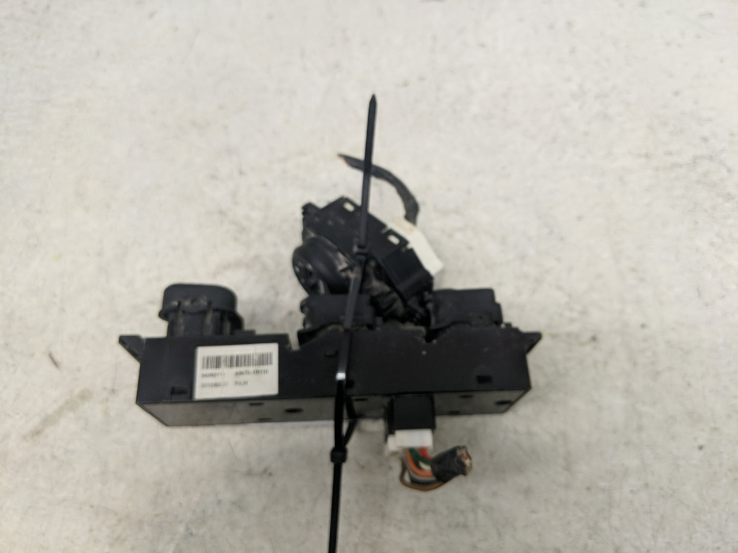 2012-2017 Hyundai Accent Master Power Window Switch Replacement Driver Side Left P/N:93570-1R110 Fits OEM Used Auto Parts - 