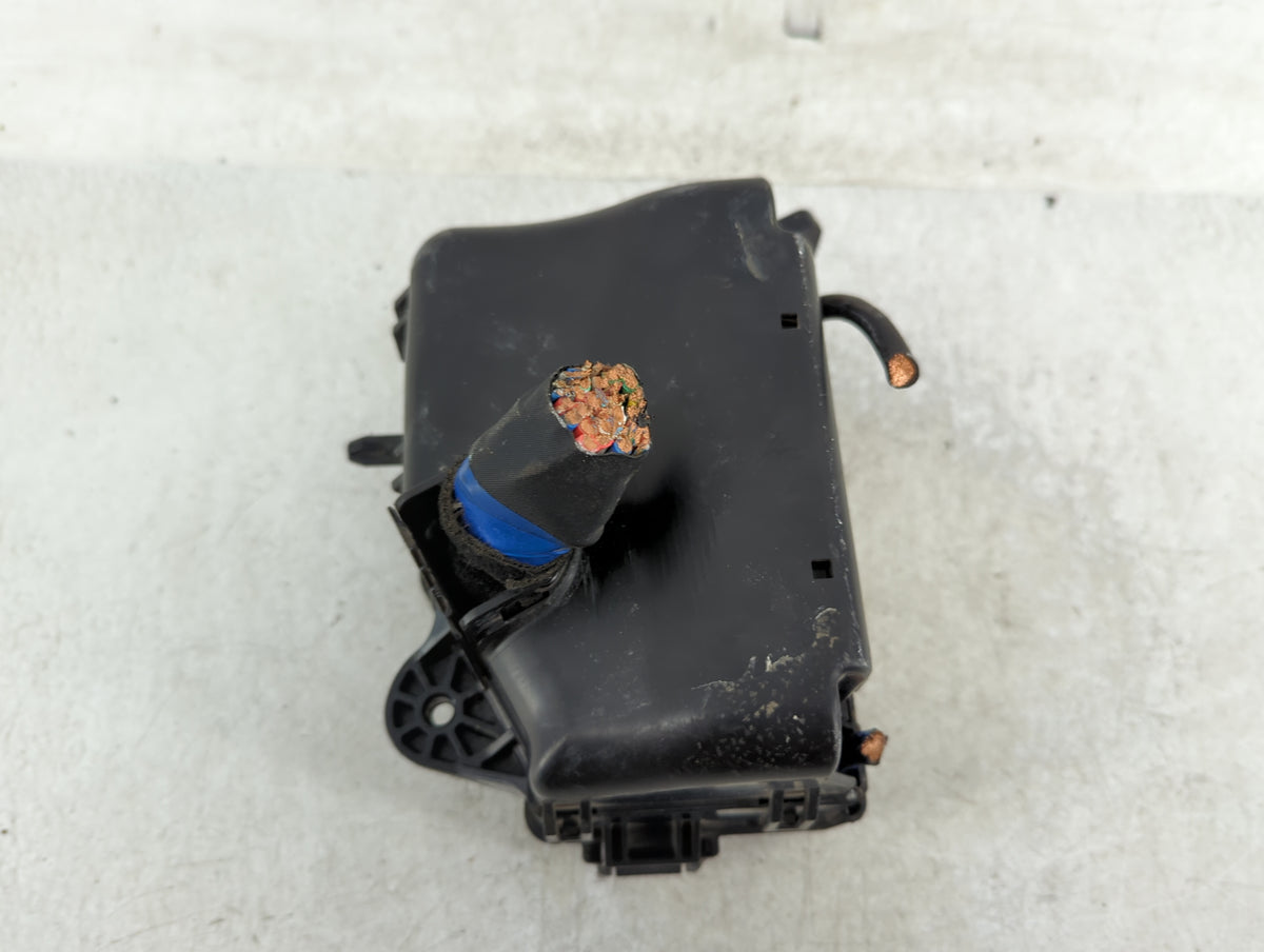 2012-2013 Hyundai Accent Fusebox Fuse Box Panel Relay Module P/N:91221-1R652 Fits Fits 2012 2013 OEM Used Auto Parts - Oemus