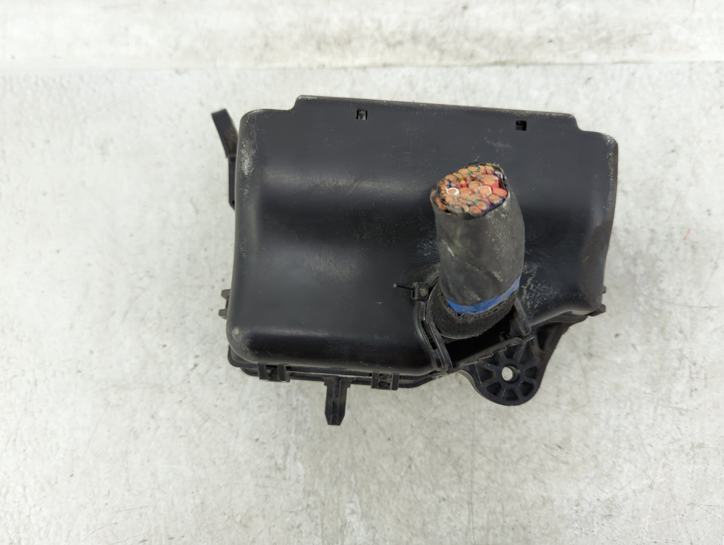 2012-2013 Hyundai Accent Fusebox Fuse Box Panel Relay Module P/N:91221-1R702 Fits Fits 2012 2013 OEM Used Auto Parts - Oemus