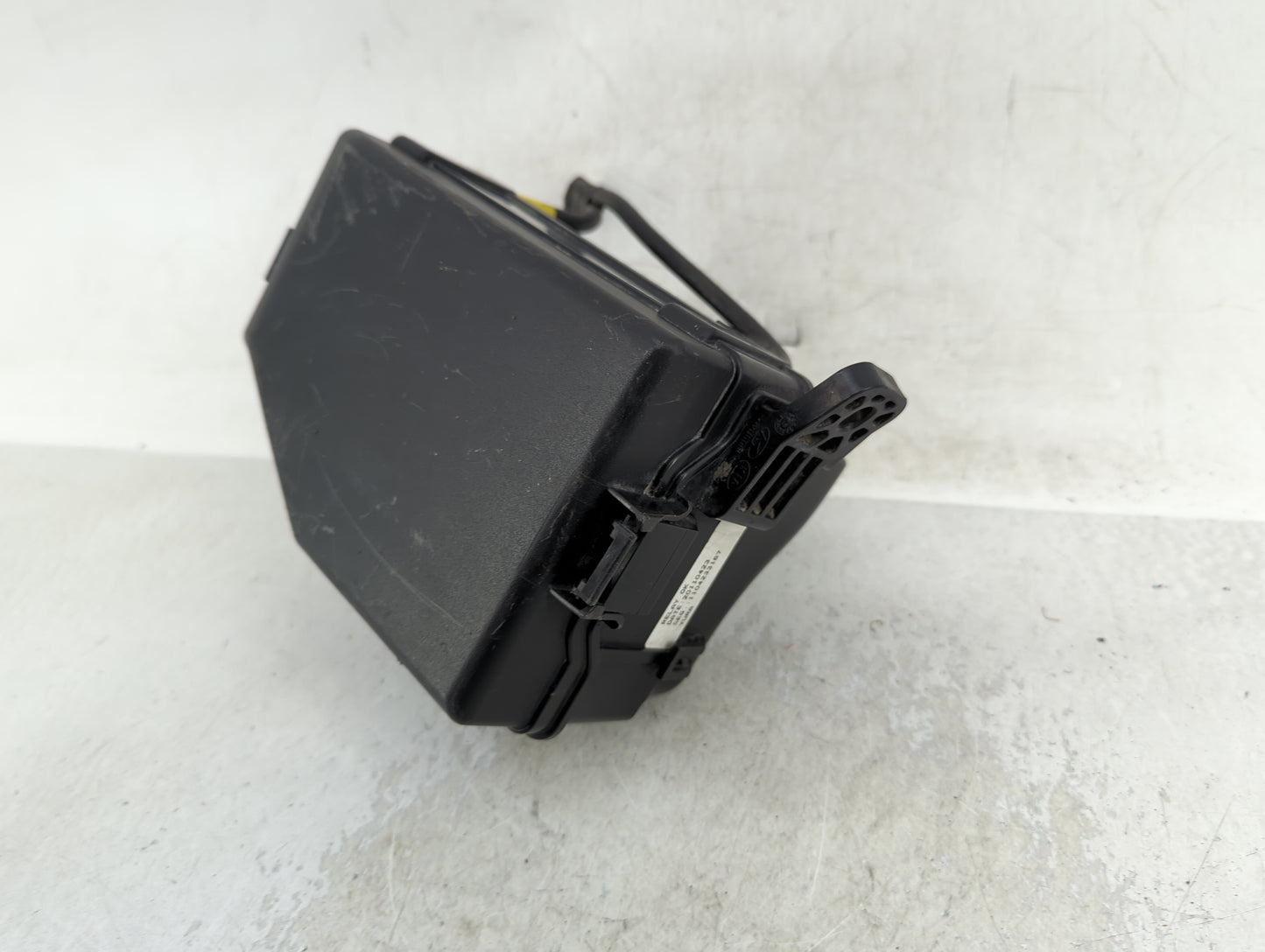 2012-2013 Hyundai Accent Fusebox Fuse Box Panel Relay Module P/N:91221-1R712 Fits Fits 2012 2013 OEM Used Auto Parts - Oemus