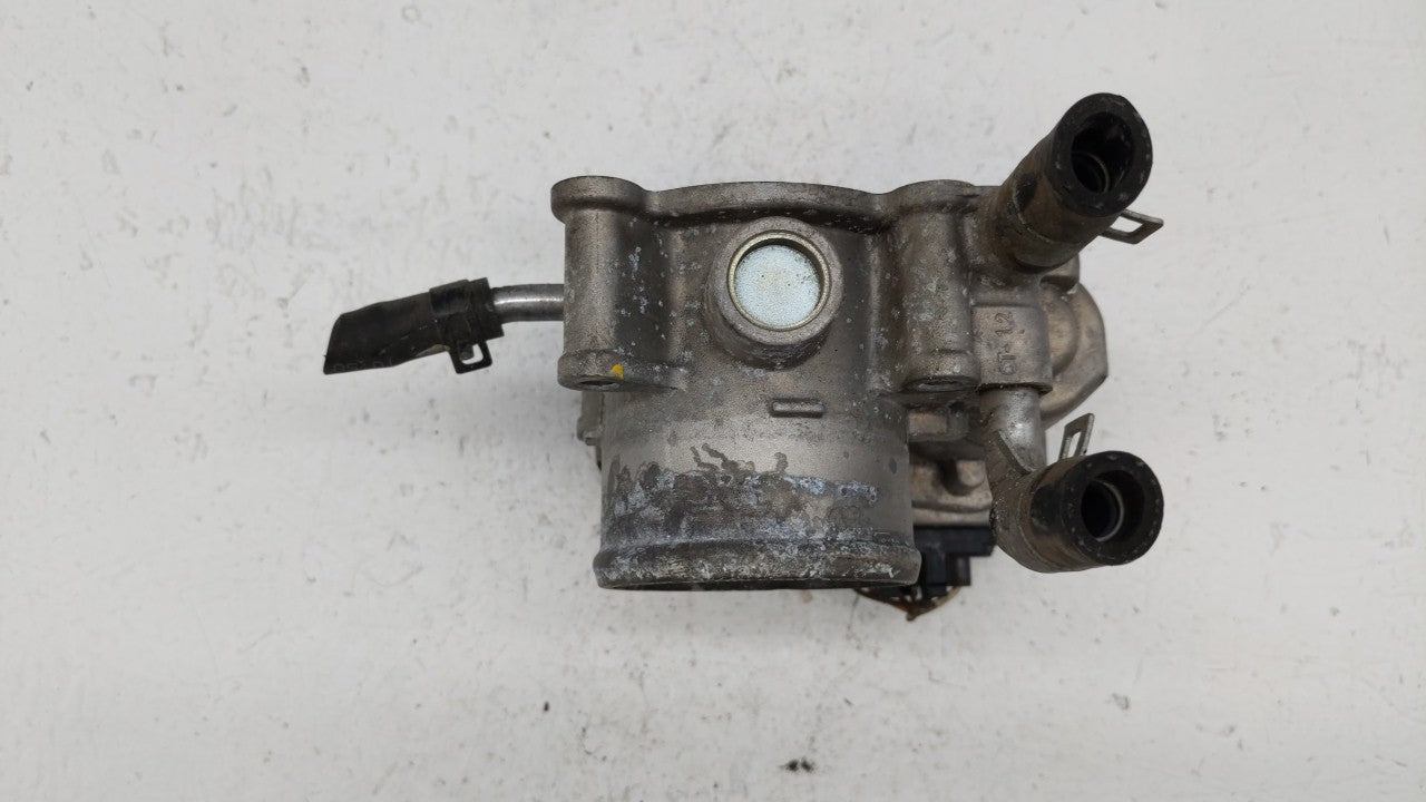 2012-2019 Hyundai Accent Throttle Body P/N:35100-2B300 Fits Fits 2012 2013 2014 2015 2016 2017 2018 2019 OEM Used Auto Parts