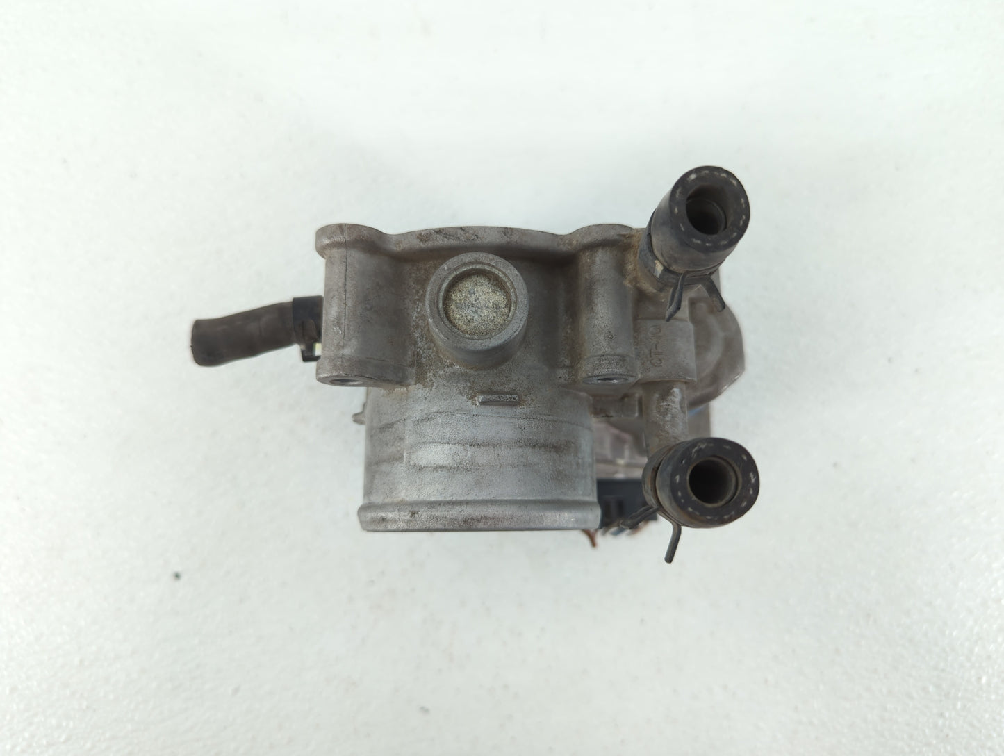 2012-2019 Hyundai Accent Throttle Body P/N:35100-2B300 Fits Fits 2012 2013 2014 2015 2016 2017 2018 2019 OEM Used Auto Parts