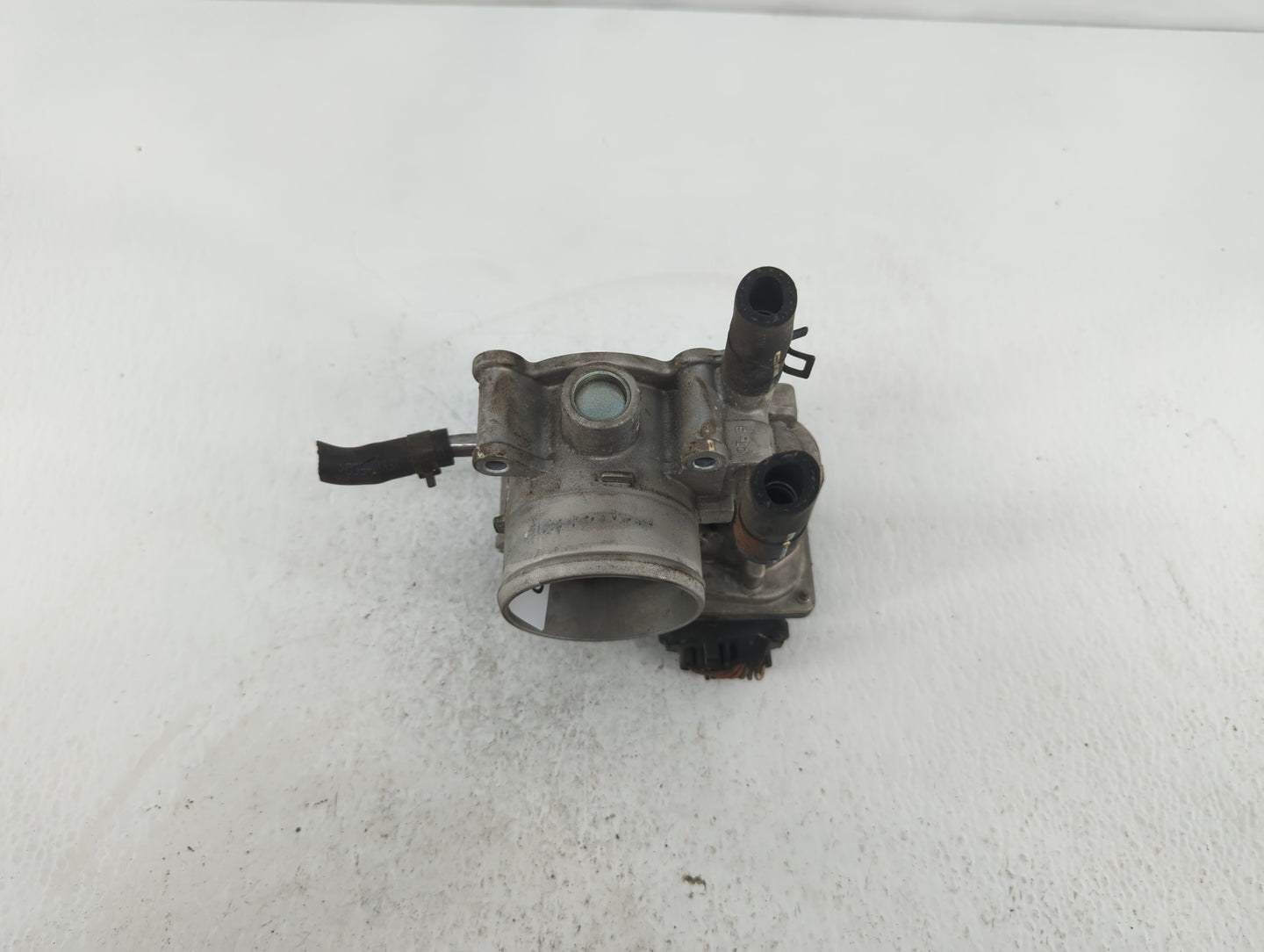 2012-2019 Hyundai Accent Throttle Body P/N:35100-2B300 Fits Fits 2012 2013 2014 2015 2016 2017 2018 2019 OEM Used Auto Parts