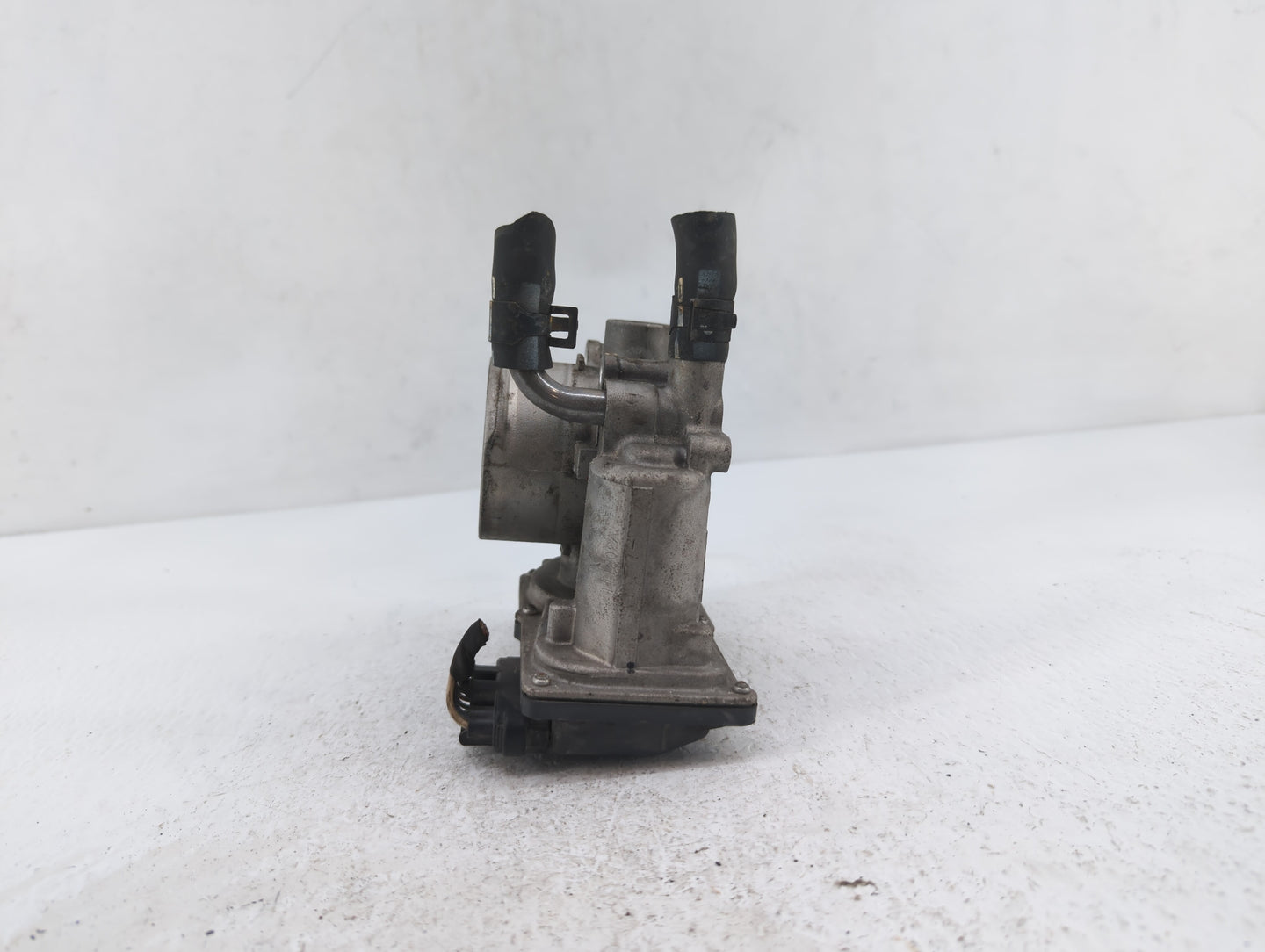 2012-2019 Hyundai Accent Throttle Body P/N:35100-2B300 Fits Fits 2012 2013 2014 2015 2016 2017 2018 2019 OEM Used Auto Parts