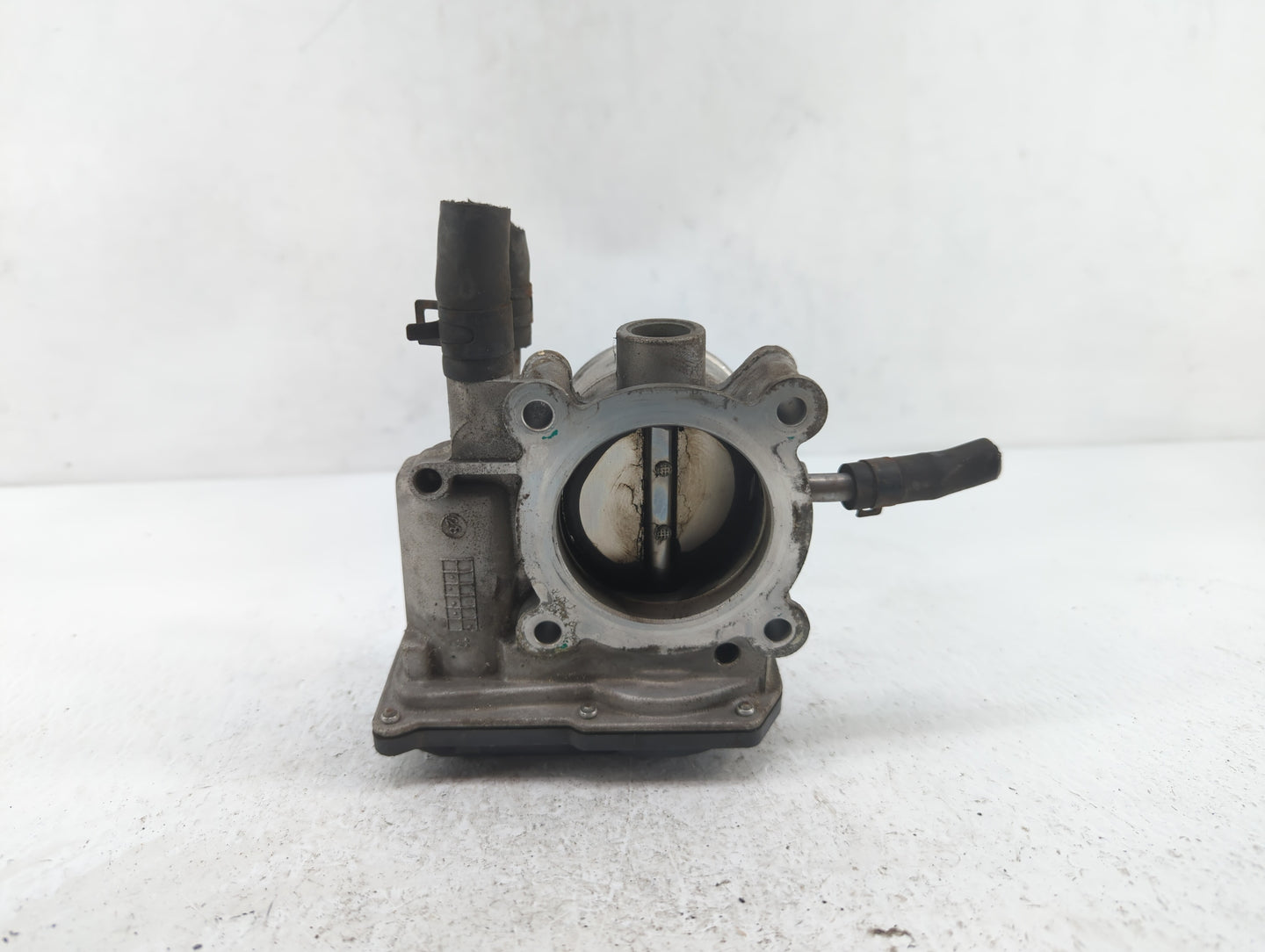 2012-2019 Hyundai Accent Throttle Body P/N:35100-2B300 Fits Fits 2012 2013 2014 2015 2016 2017 2018 2019 OEM Used Auto Parts
