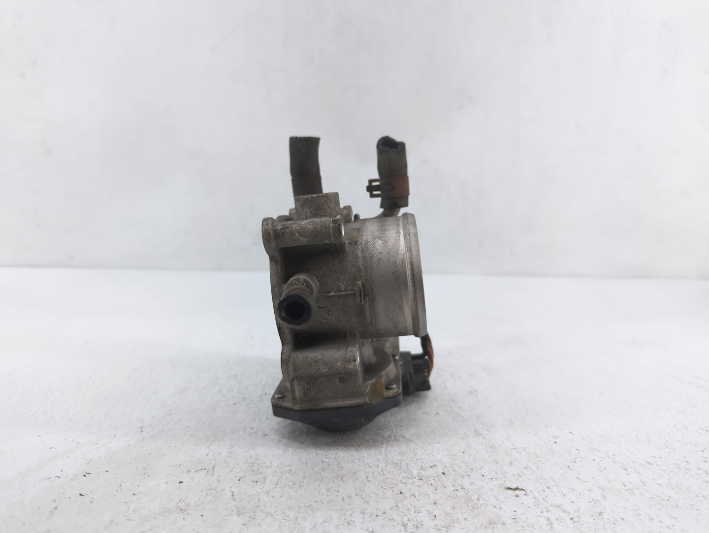 2012-2019 Hyundai Accent Throttle Body P/N:35100-2B300 Fits Fits 2012 2013 2014 2015 2016 2017 2018 2019 OEM Used Auto Parts