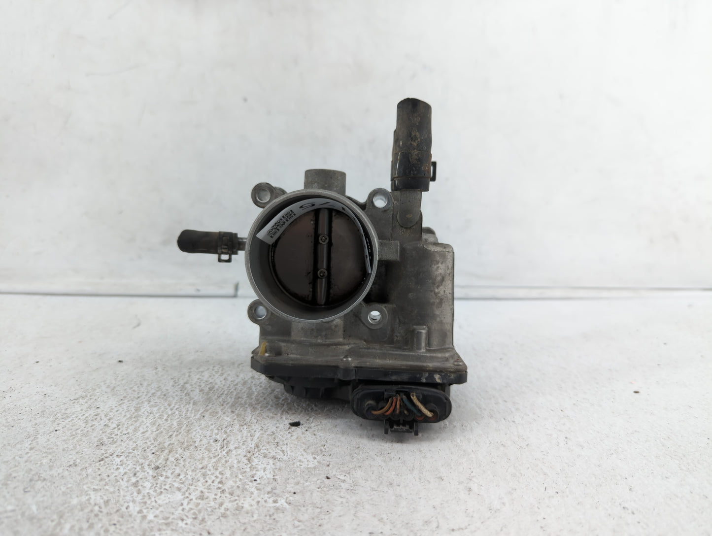 2012-2019 Hyundai Accent Throttle Body P/N:35100-2B300 Fits Fits 2012 2013 2014 2015 2016 2017 2018 2019 OEM Used Auto Parts