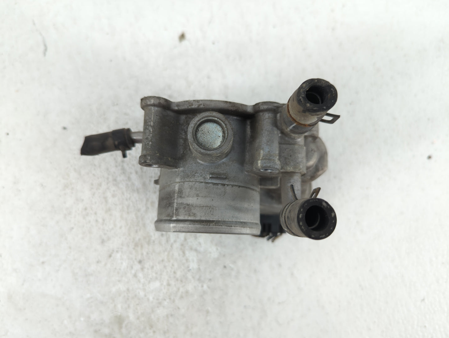 2012-2019 Hyundai Accent Throttle Body P/N:35100-2B300 Fits Fits 2012 2013 2014 2015 2016 2017 2018 2019 OEM Used Auto Parts