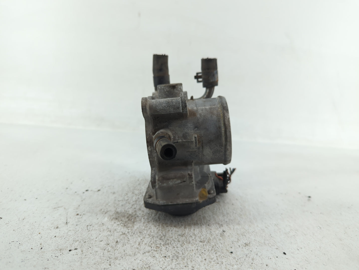 2012-2019 Hyundai Accent Throttle Body P/N:35100-2B300 Fits Fits 2012 2013 2014 2015 2016 2017 2018 2019 OEM Used Auto Parts
