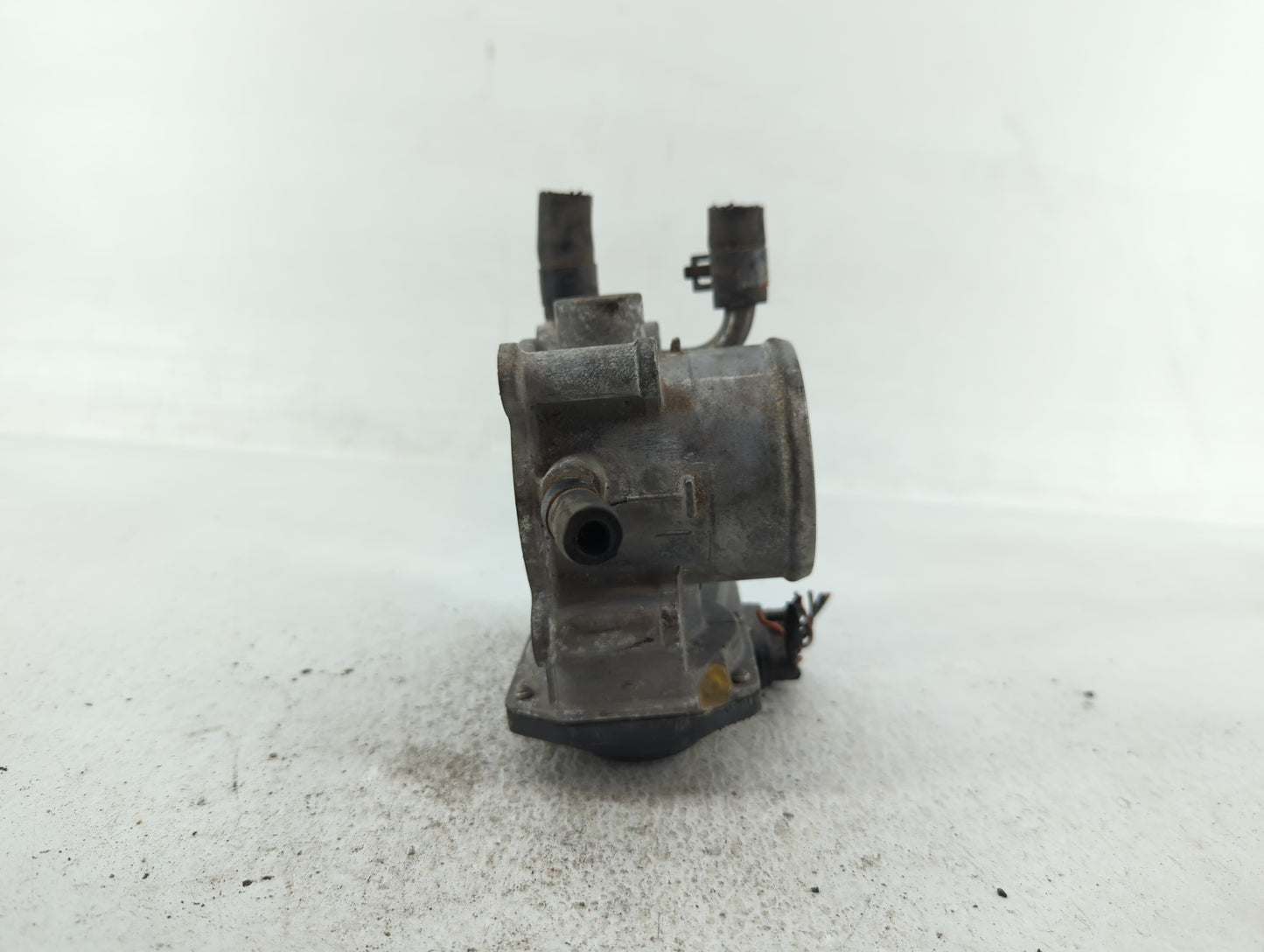 2012-2019 Hyundai Accent Throttle Body P/N:35100-2B300 Fits Fits 2012 2013 2014 2015 2016 2017 2018 2019 OEM Used Auto Parts