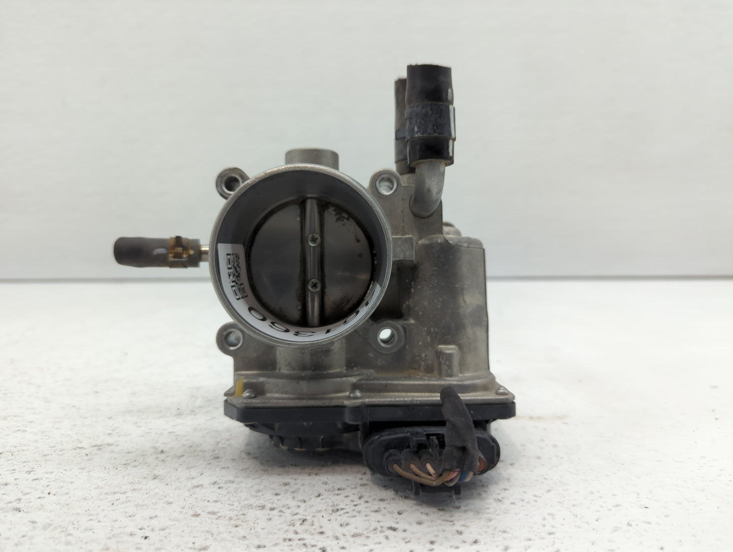 2012-2019 Hyundai Accent Throttle Body P/N:35100-2B300 Fits Fits 2012 2013 2014 2015 2016 2017 2018 2019 OEM Used Auto Parts