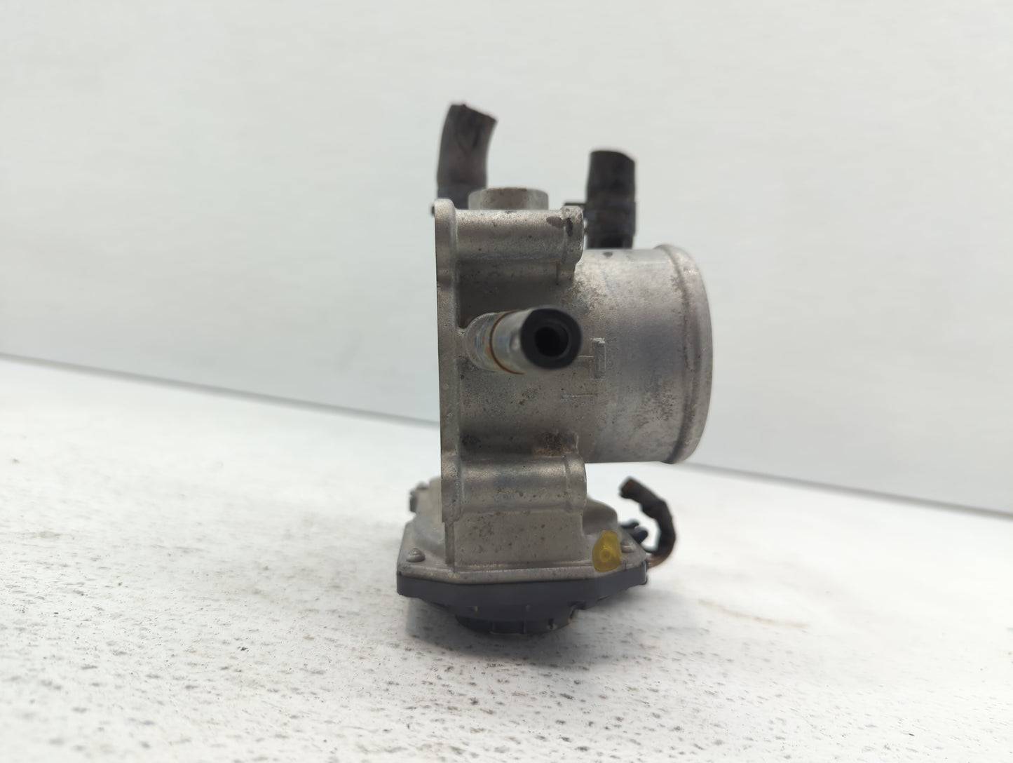 2012-2019 Hyundai Accent Throttle Body P/N:35100-2B300 Fits Fits 2012 2013 2014 2015 2016 2017 2018 2019 OEM Used Auto Parts