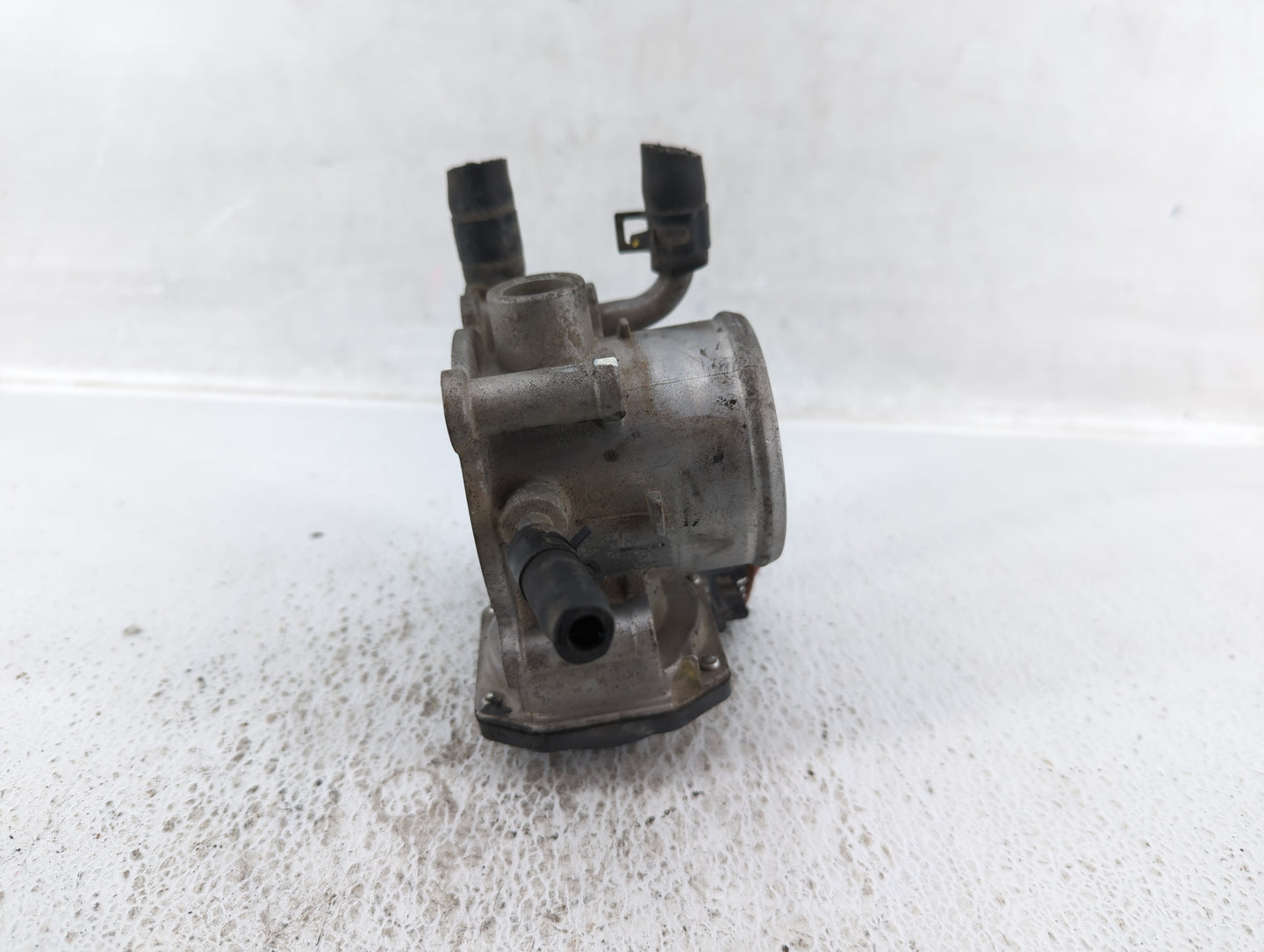 2012-2019 Hyundai Accent Throttle Body P/N:35100-2E000 35100-2B300 Fits Fits 2012 2013 2014 2015 2016 2017 2018 2019 OEM Use