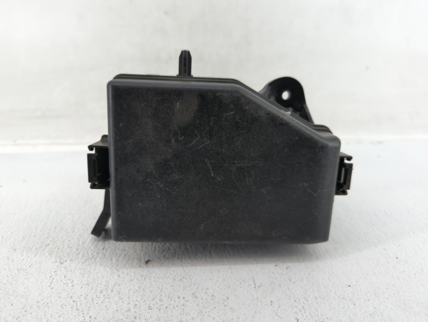 2012-2013 Hyundai Accent Fusebox Fuse Box Panel Relay Module P/N:91221-1R472 Fits Fits 2012 2013 OEM Used Auto Parts - Oemus