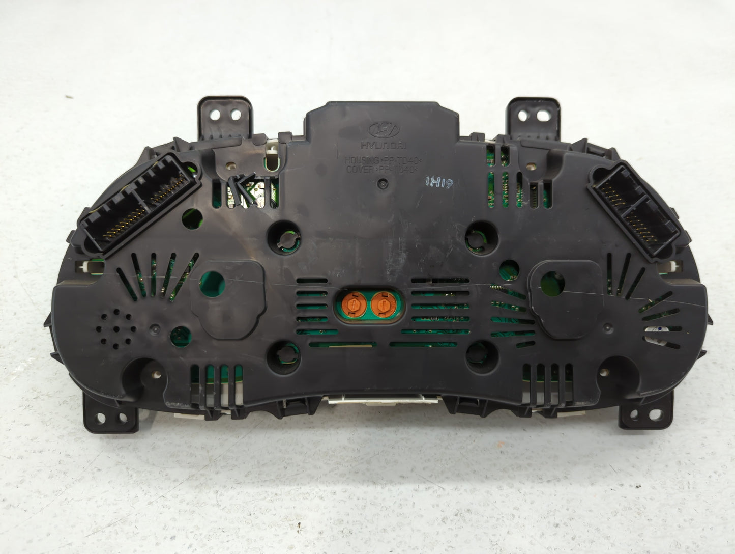 2012-2013 Hyundai Accent Instrument Cluster Speedometer Gauges P/N:94001-1R000 Fits Fits 2012 2013 OEM Used Auto Parts - Oem