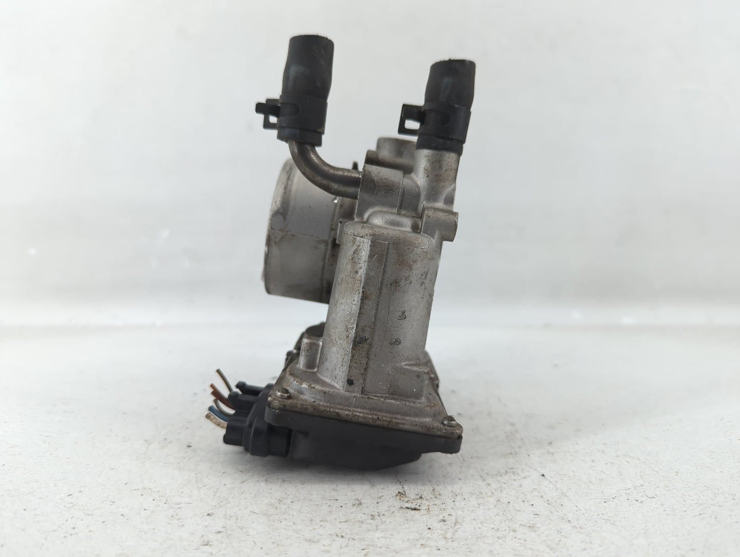 2012-2019 Hyundai Accent Throttle Body P/N:35100-2B300 Fits Fits 2012 2013 2014 2015 2016 2017 2018 2019 OEM Used Auto Parts