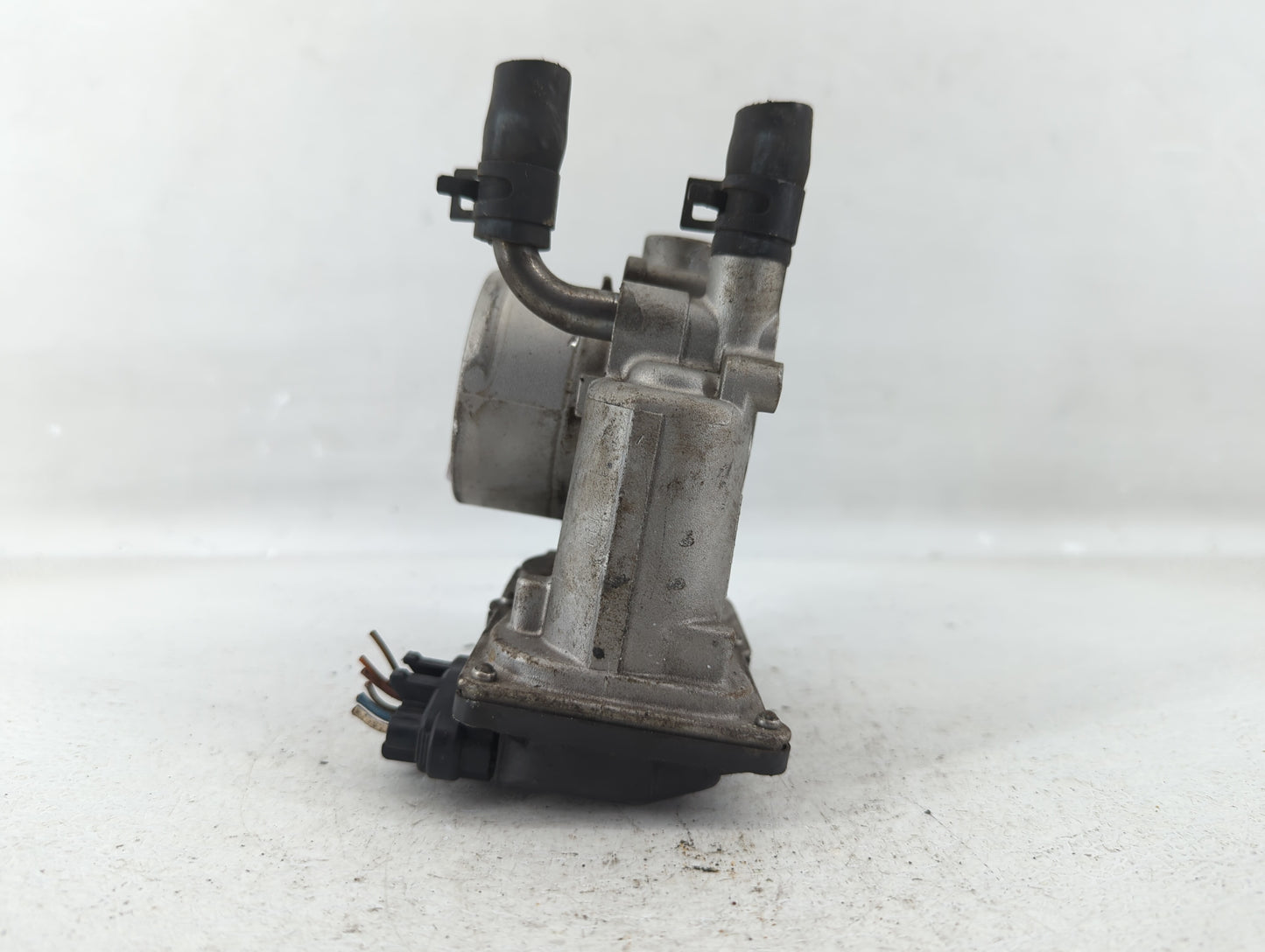 2012-2019 Hyundai Accent Throttle Body P/N:35100-2B300 Fits Fits 2012 2013 2014 2015 2016 2017 2018 2019 OEM Used Auto Parts