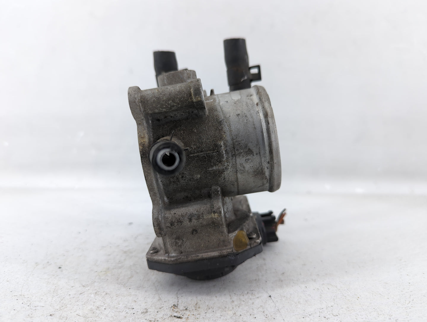 2012-2019 Hyundai Accent Throttle Body P/N:35100-2B300 Fits Fits 2012 2013 2014 2015 2016 2017 2018 2019 OEM Used Auto Parts