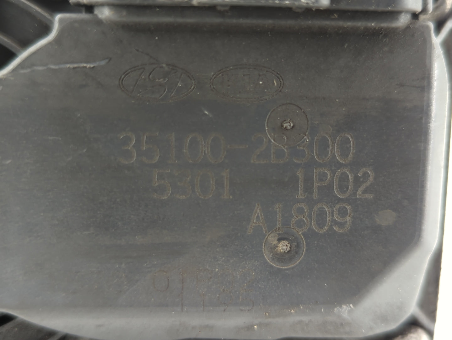 2012-2019 Hyundai Accent Throttle Body P/N:35100-2B300 Fits Fits 2012 2013 2014 2015 2016 2017 2018 2019 OEM Used Auto Parts