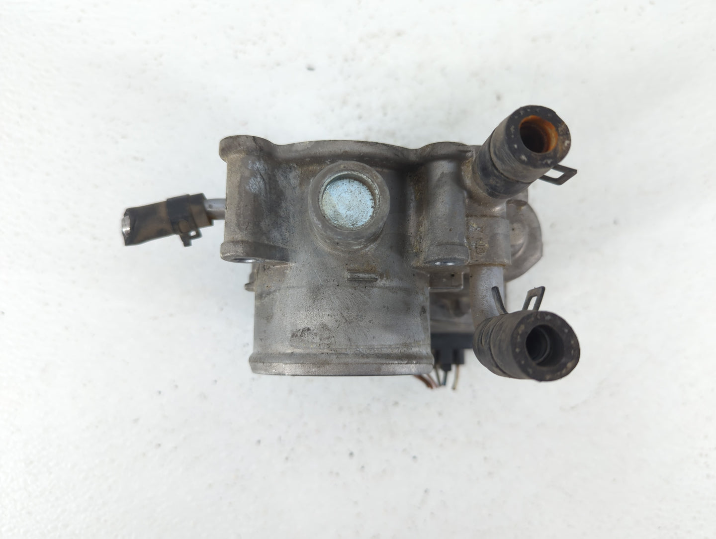 2012-2019 Hyundai Accent Throttle Body P/N:5301 3P24 35100-2B300 Fits Fits 2012 2013 2014 2015 2016 2017 2018 2019 OEM Used 