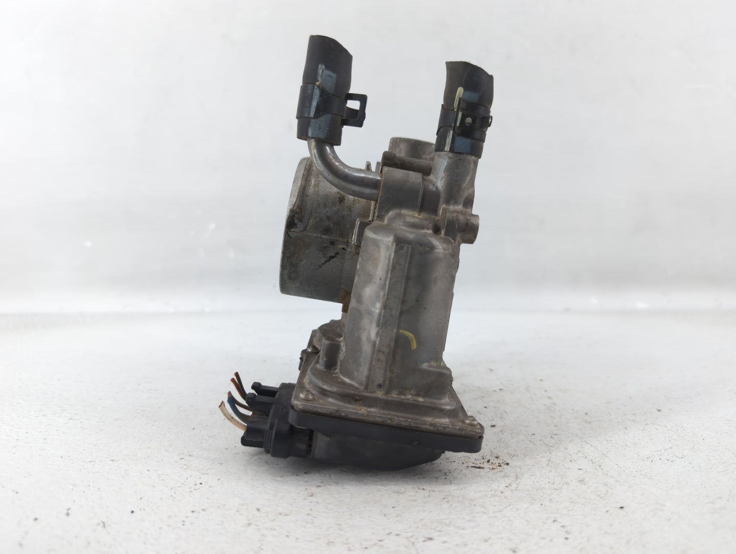 2012-2019 Hyundai Accent Throttle Body P/N:5301 3P24 35100-2B300 Fits Fits 2012 2013 2014 2015 2016 2017 2018 2019 OEM Used 