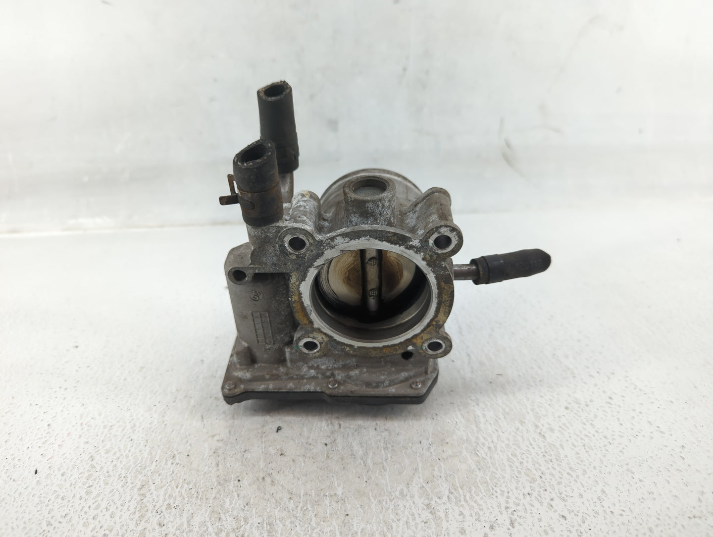 2012-2019 Hyundai Accent Throttle Body P/N:35100-2B300 Fits Fits 2012 2013 2014 2015 2016 2017 2018 2019 OEM Used Auto Parts