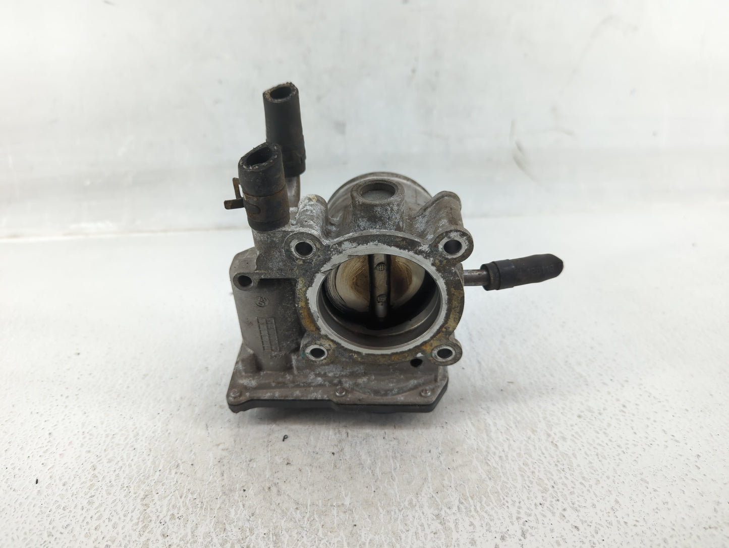 2012-2019 Hyundai Accent Throttle Body P/N:35100-2B300 Fits Fits 2012 2013 2014 2015 2016 2017 2018 2019 OEM Used Auto Parts