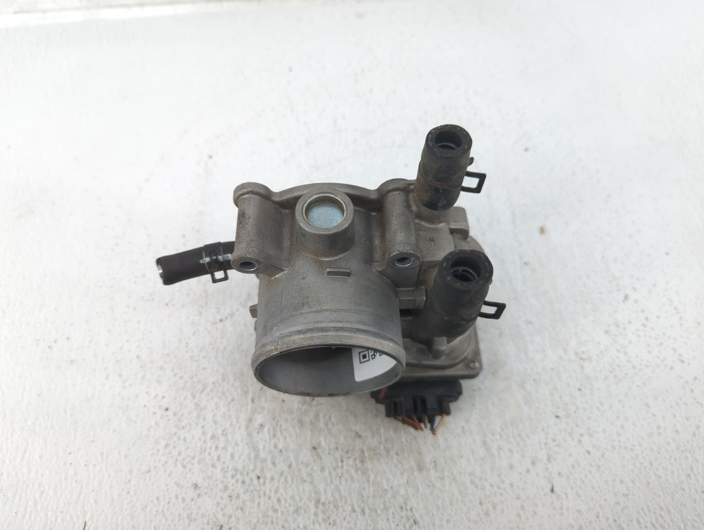 2012-2019 Hyundai Accent Throttle Body P/N:35100-2B300 Fits Fits 2012 2013 2014 2015 2016 2017 2018 2019 OEM Used Auto Parts