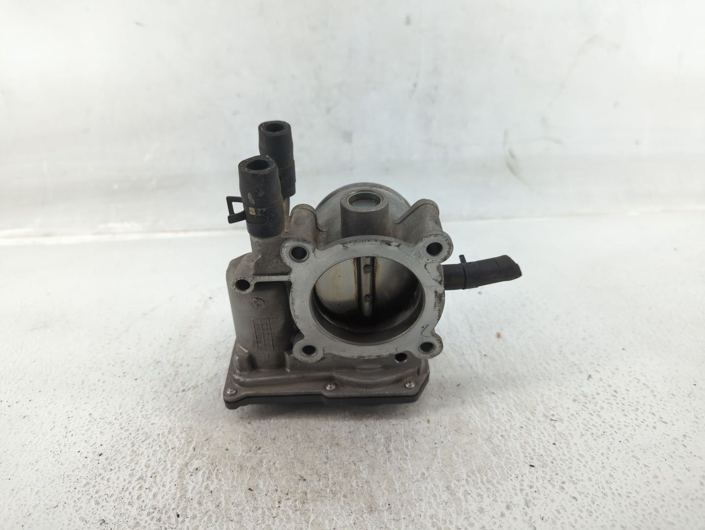 2012-2019 Hyundai Accent Throttle Body P/N:35100-2B300 Fits Fits 2012 2013 2014 2015 2016 2017 2018 2019 OEM Used Auto Parts