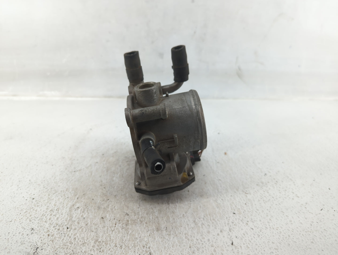 2012-2019 Hyundai Accent Throttle Body P/N:35100-2B300 Fits Fits 2012 2013 2014 2015 2016 2017 2018 2019 OEM Used Auto Parts