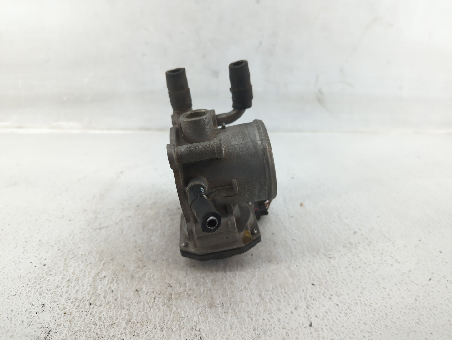 2012-2019 Hyundai Accent Throttle Body P/N:35100-2B300 Fits Fits 2012 2013 2014 2015 2016 2017 2018 2019 OEM Used Auto Parts