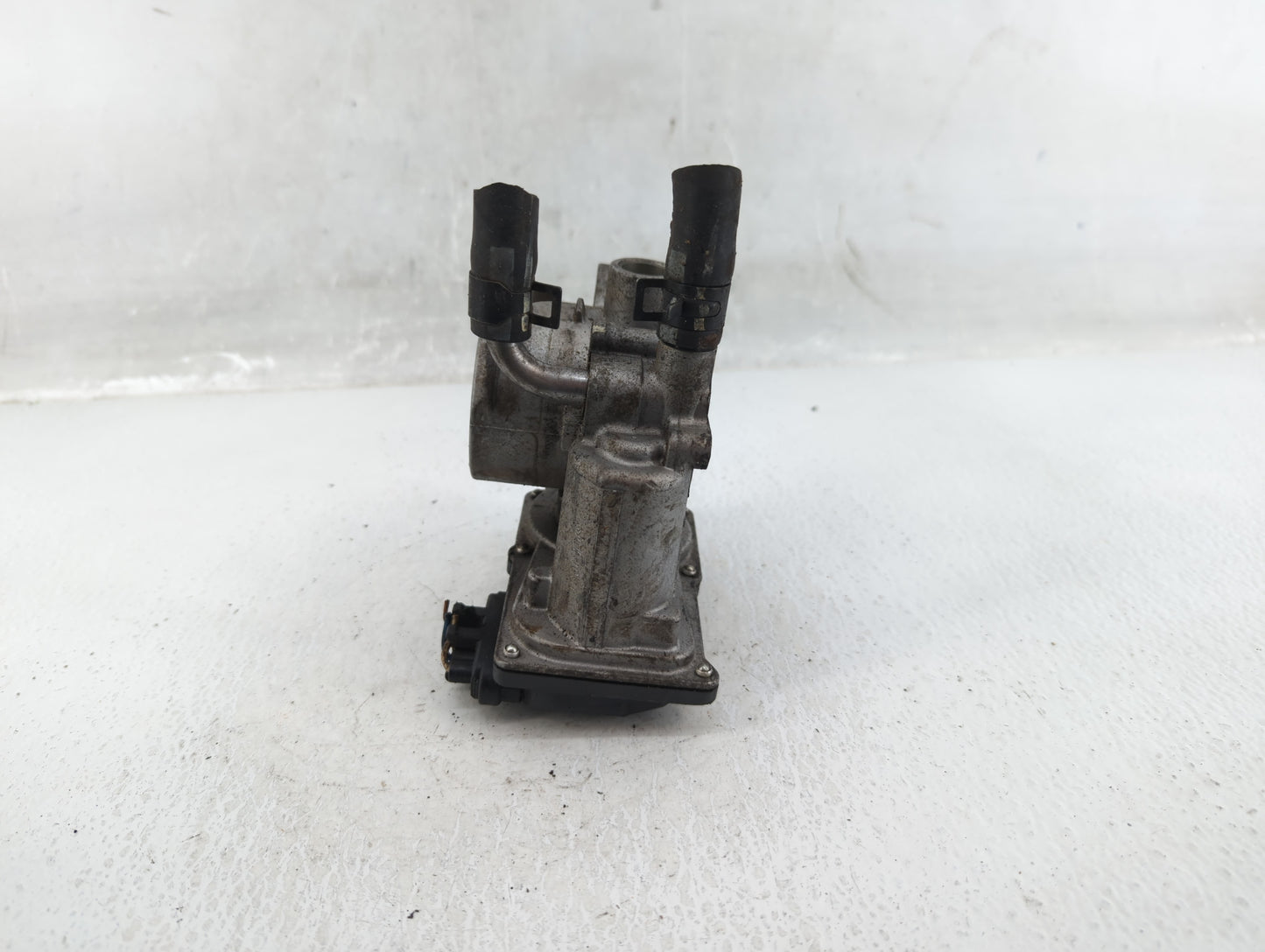 2012-2013 Hyundai Accent Throttle Body Fits Fits 2012 2013 OEM Used Auto Parts - Oemusedautoparts1.com