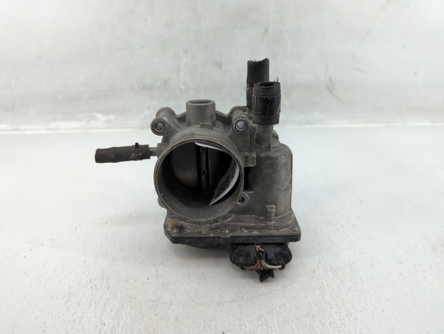 2012-2019 Hyundai Accent Throttle Body P/N:35100-2B300 Fits Fits 2012 2013 2014 2015 2016 2017 2018 2019 OEM Used Auto Parts