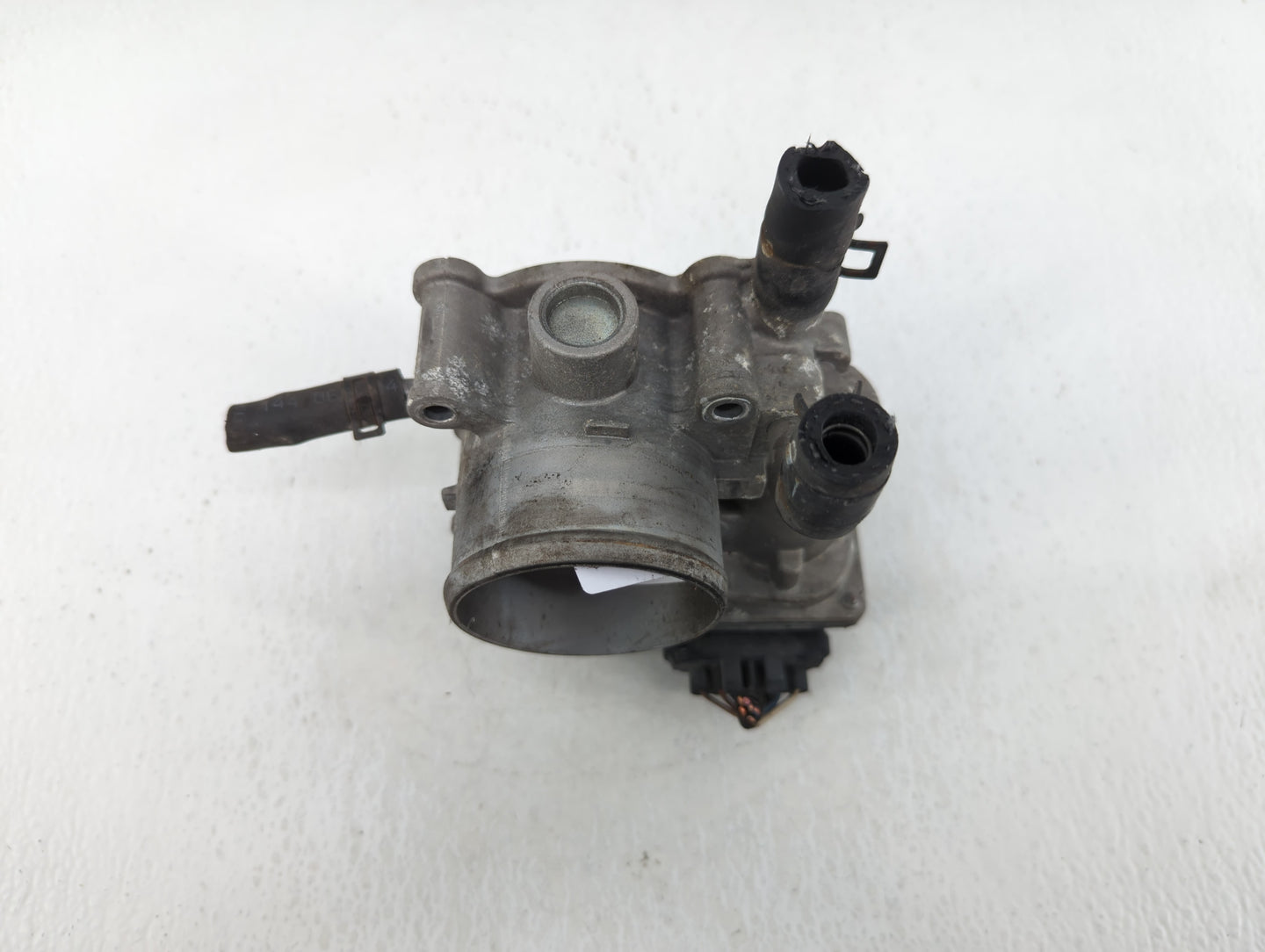 2012-2019 Hyundai Accent Throttle Body P/N:35100-2B300 Fits Fits 2012 2013 2014 2015 2016 2017 2018 2019 OEM Used Auto Parts