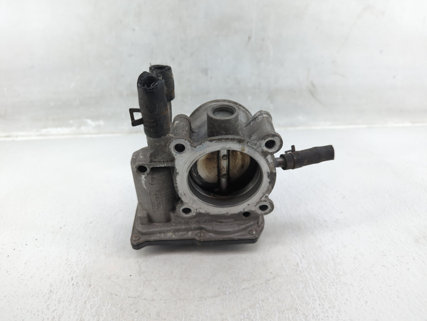 2012-2019 Hyundai Accent Throttle Body P/N:35100-2B300 Fits Fits 2012 2013 2014 2015 2016 2017 2018 2019 OEM Used Auto Parts
