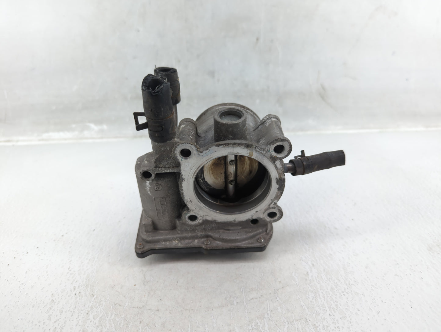 2012-2019 Hyundai Accent Throttle Body P/N:35100-2B300 Fits Fits 2012 2013 2014 2015 2016 2017 2018 2019 OEM Used Auto Parts