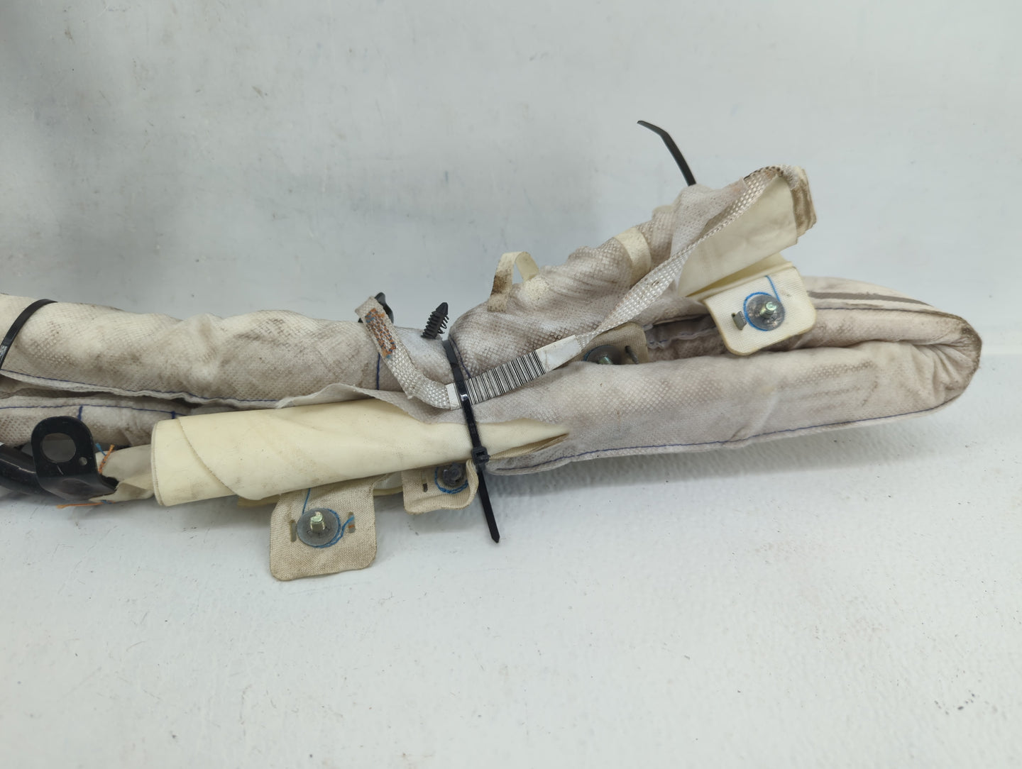 2012-2014 Hyundai Accent Air Bag Driver Left Steering Wheel Mounted P/N:85010-1R200 Fits Fits 2012 2013 2014 OEM Used Auto P