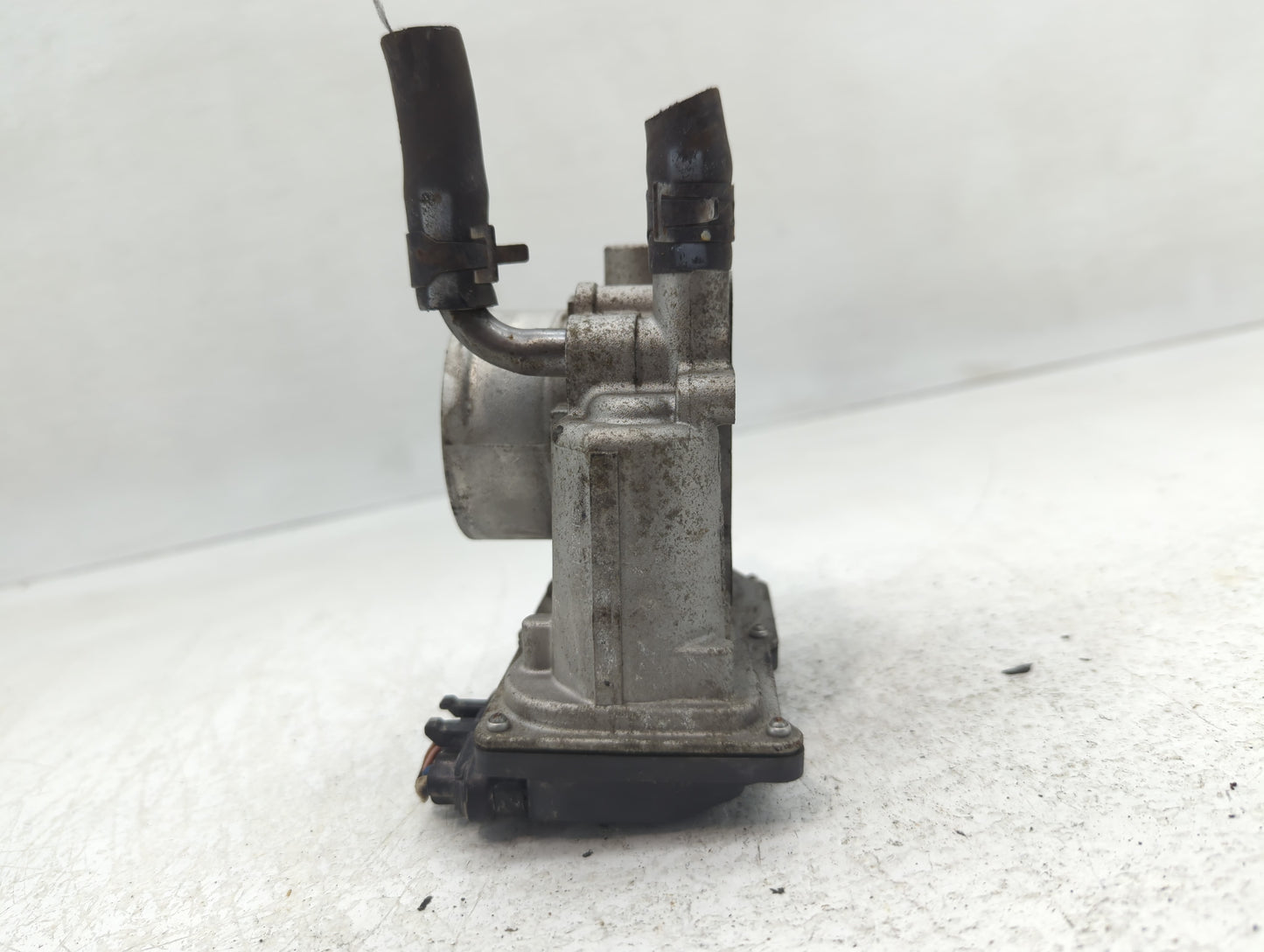 2012-2019 Hyundai Accent Throttle Body P/N:35100-2B300 Fits Fits 2012 2013 2014 2015 2016 2017 2018 2019 OEM Used Auto Parts