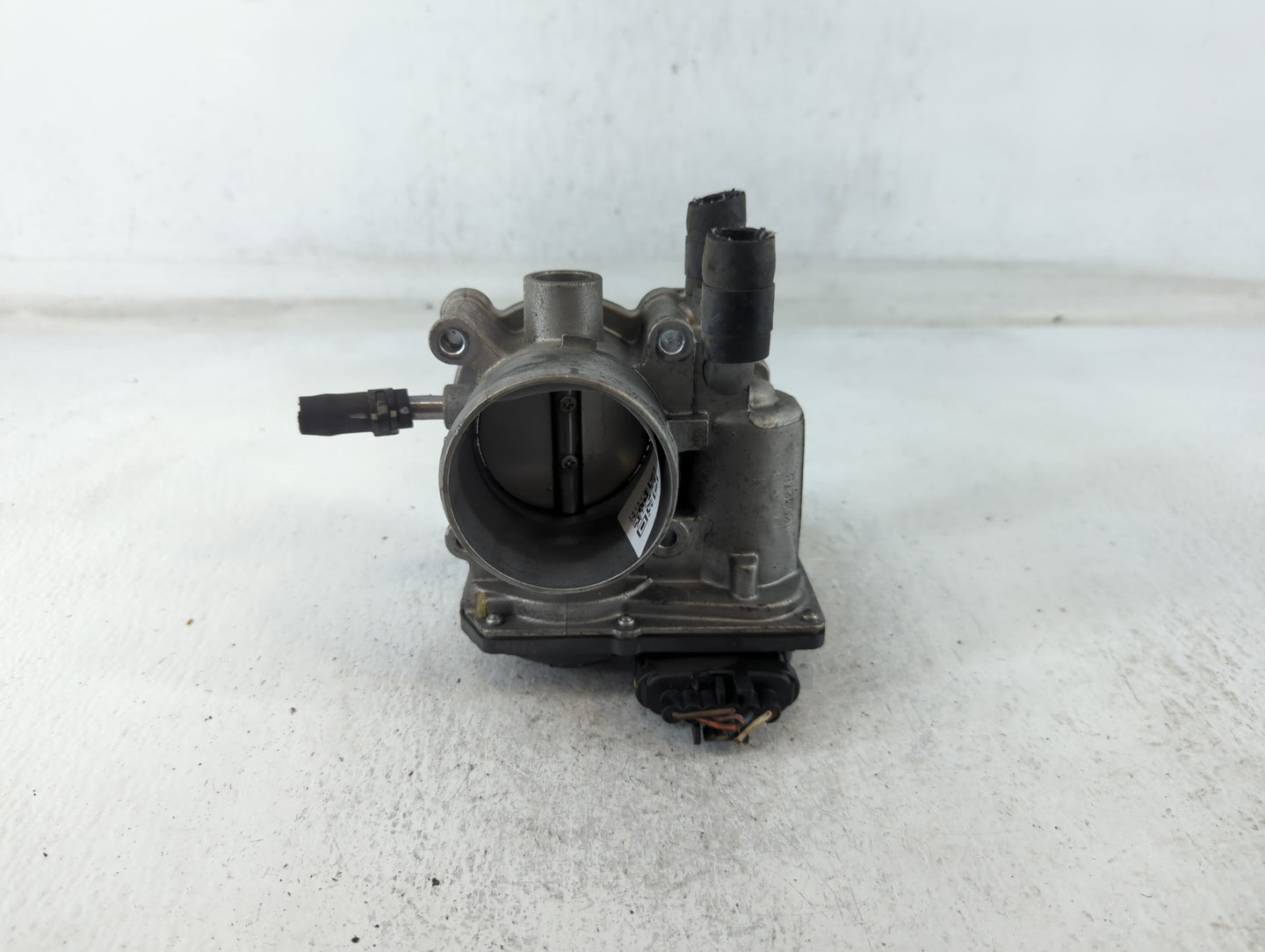 2012-2019 Hyundai Accent Throttle Body P/N:35100-2B300 Fits Fits 2012 2013 2014 2015 2016 2017 2018 2019 OEM Used Auto Parts