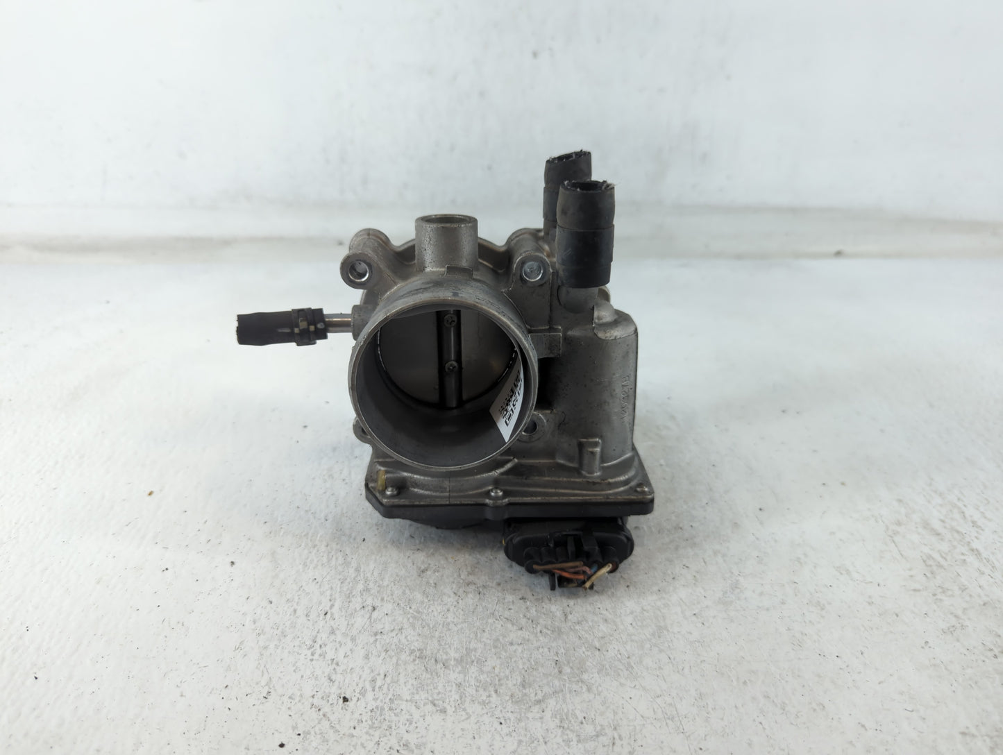 2012-2019 Hyundai Accent Throttle Body P/N:35100-2B300 Fits Fits 2012 2013 2014 2015 2016 2017 2018 2019 OEM Used Auto Parts