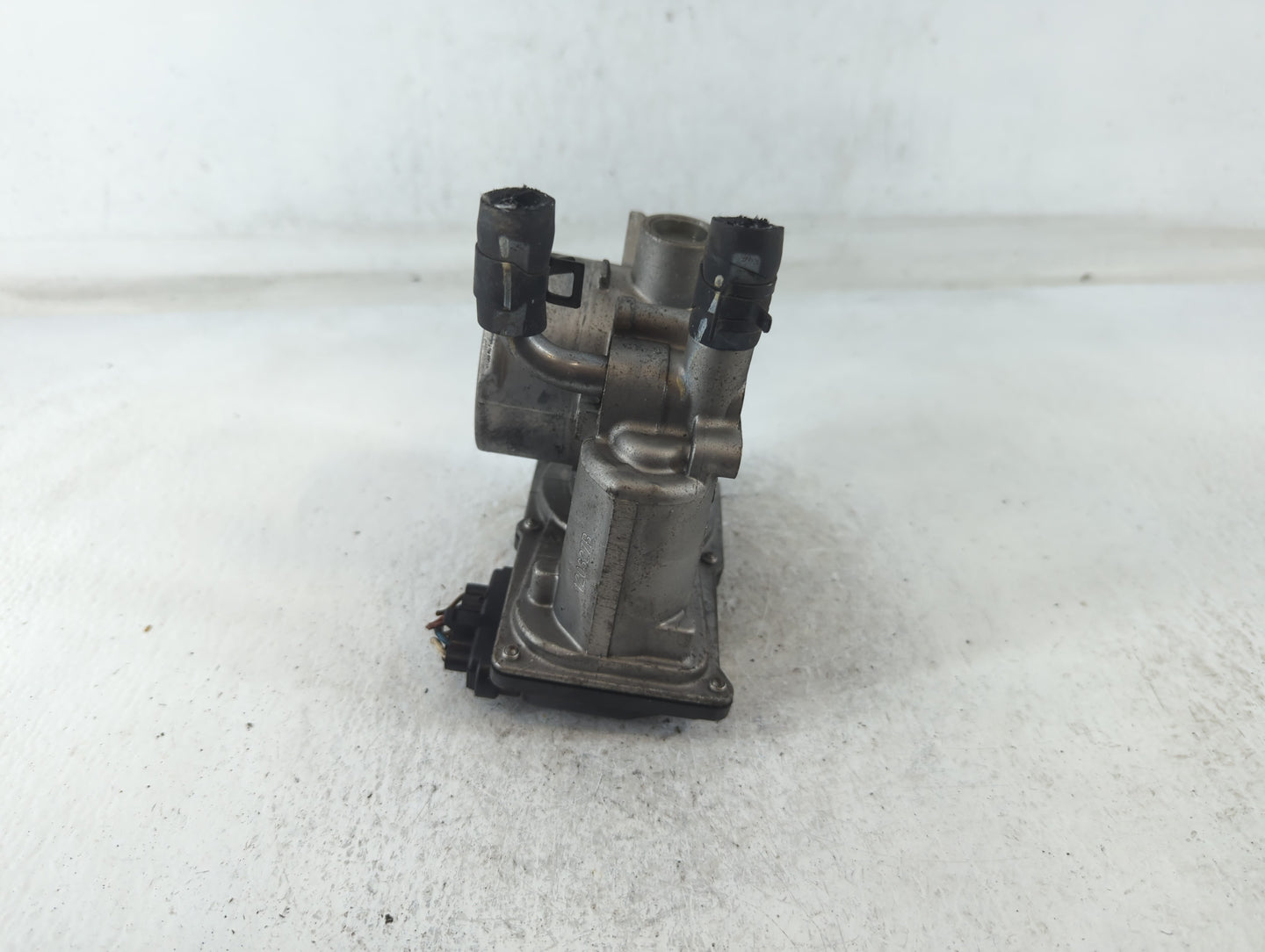 2012-2019 Hyundai Accent Throttle Body P/N:35100-2B300 Fits Fits 2012 2013 2014 2015 2016 2017 2018 2019 OEM Used Auto Parts