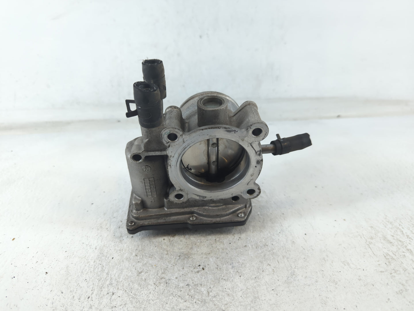 2012-2019 Hyundai Accent Throttle Body P/N:35100-2B300 Fits Fits 2012 2013 2014 2015 2016 2017 2018 2019 OEM Used Auto Parts