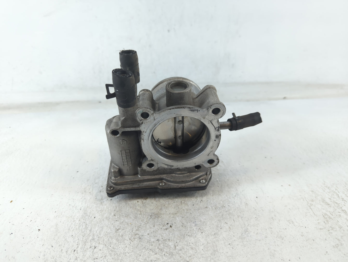 2012-2019 Hyundai Accent Throttle Body P/N:35100-2B300 Fits Fits 2012 2013 2014 2015 2016 2017 2018 2019 OEM Used Auto Parts