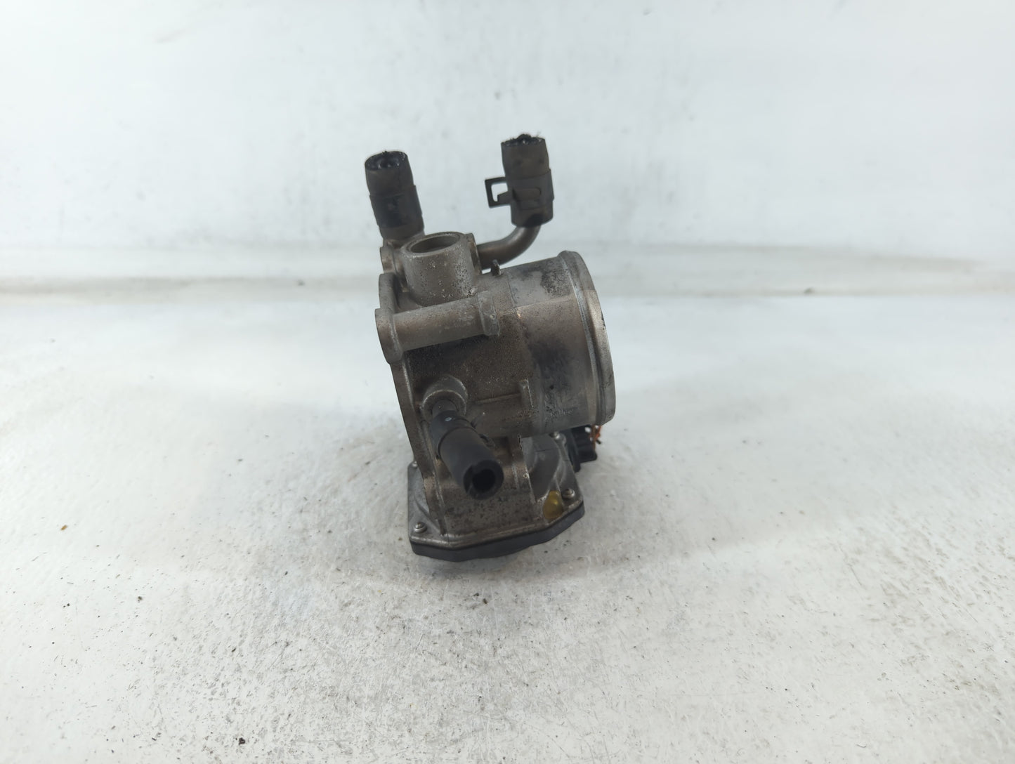 2012-2019 Hyundai Accent Throttle Body P/N:35100-2B300 Fits Fits 2012 2013 2014 2015 2016 2017 2018 2019 OEM Used Auto Parts