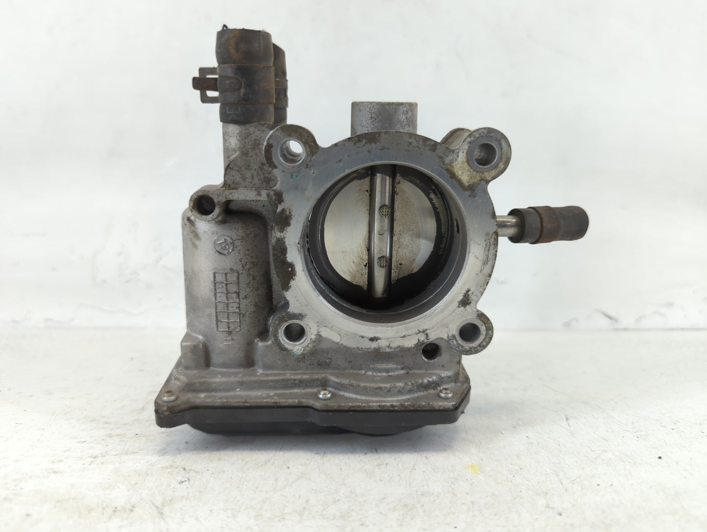 2012-2019 Hyundai Accent Throttle Body P/N:35100-2B300 Fits Fits 2012 2013 2014 2015 2016 2017 2018 2019 OEM Used Auto Parts
