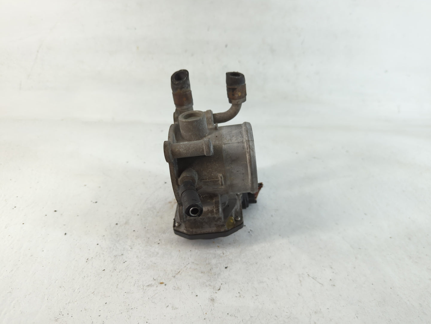2012-2019 Hyundai Accent Throttle Body P/N:35100-2B300 Fits Fits 2012 2013 2014 2015 2016 2017 2018 2019 OEM Used Auto Parts